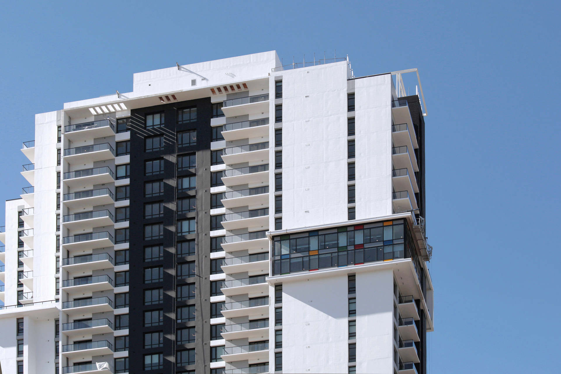 High-Rise apartment building painters and caulkers working on a tall downtown London high rise apartment building. Tall multi-unit residential and/or commercial building in downtown London Ontario. A high-rise exterior painting and caulking project by Performance Painting and Caulking, a London Ontario contractor.
